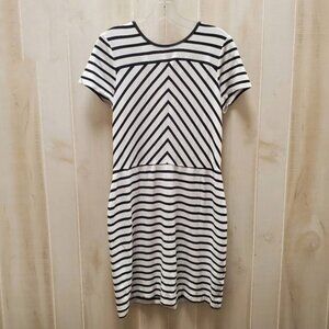 BANANA Republic Dress  Short Sleeve Slimming Stripe Size 14